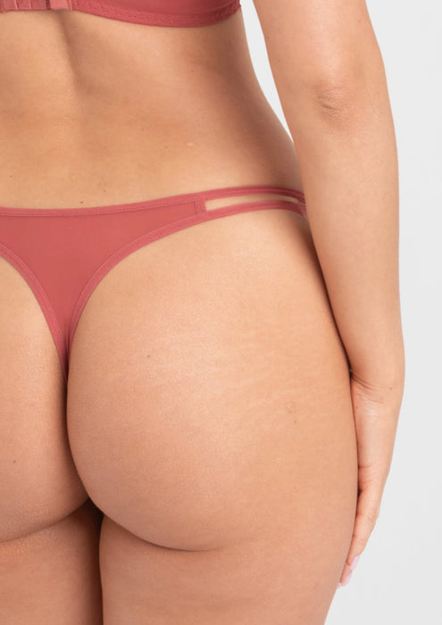 Lace Low-Rise String Panty Samanta Naomi